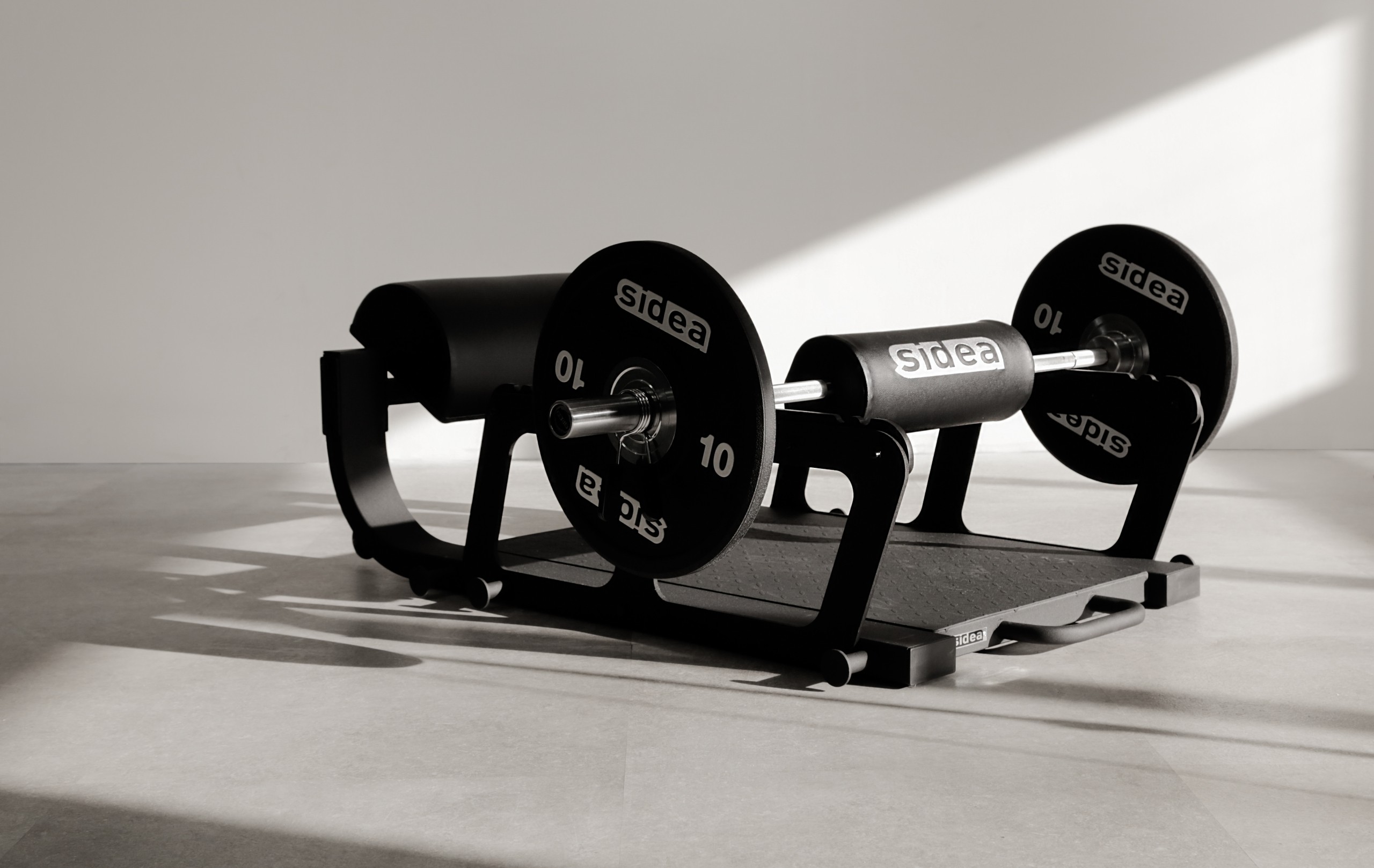 Sidea commercial hip thrust equipment including bench platform, barbell supports, and wagon wheel plates