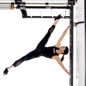 Tiny-Gym-Ladder-OUTRACE-wall-bar-narrow-human-flag