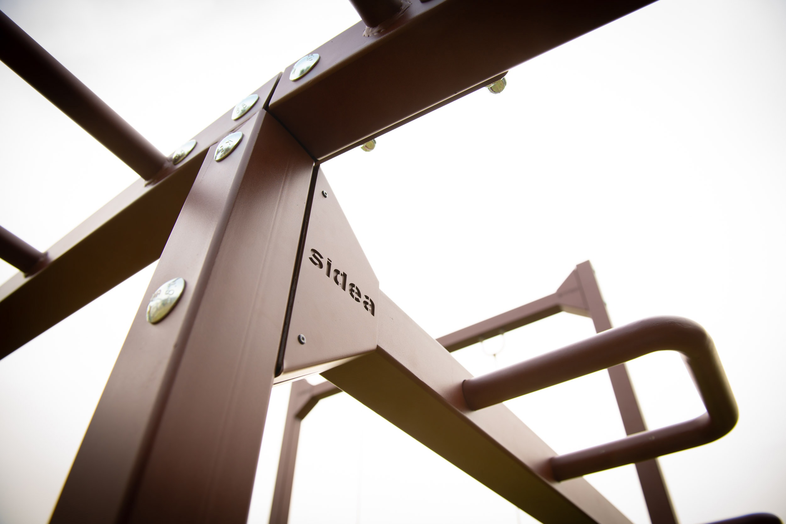 public-island-rack-training-equipment-public-park-beach-rig-structure-outdoor-workout-fitness