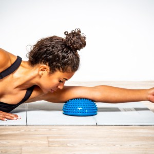 Bump-Stimulating-Balance-Pot-unstable-semisphere-hemisphere-self-massage-feet-foot-spikes-holistic-proprioception-balance