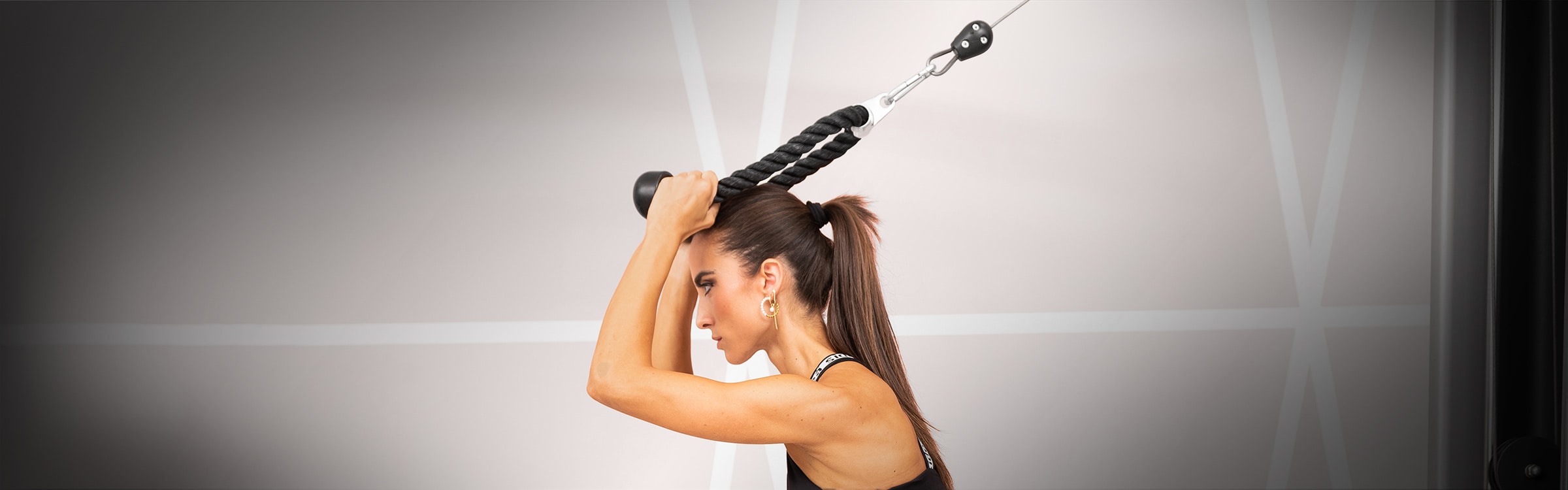 9000-Triceps-Rope-copertina-parete-grigia